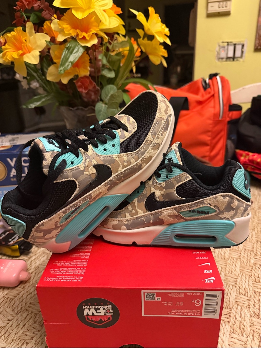 NIKE AIR MAX 90 Camo sz 6 youth/ 7.5 women new in 1/2 box !!
